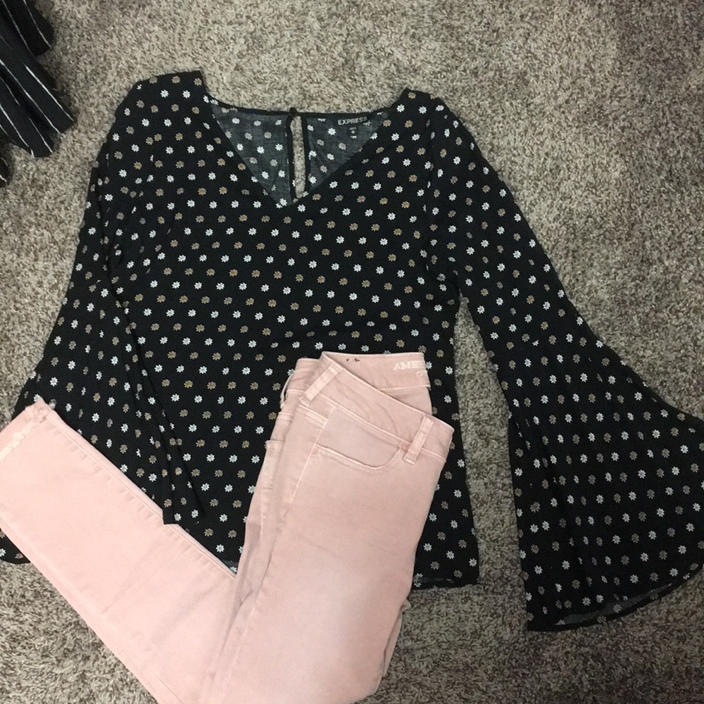 Express top with bell sleeve